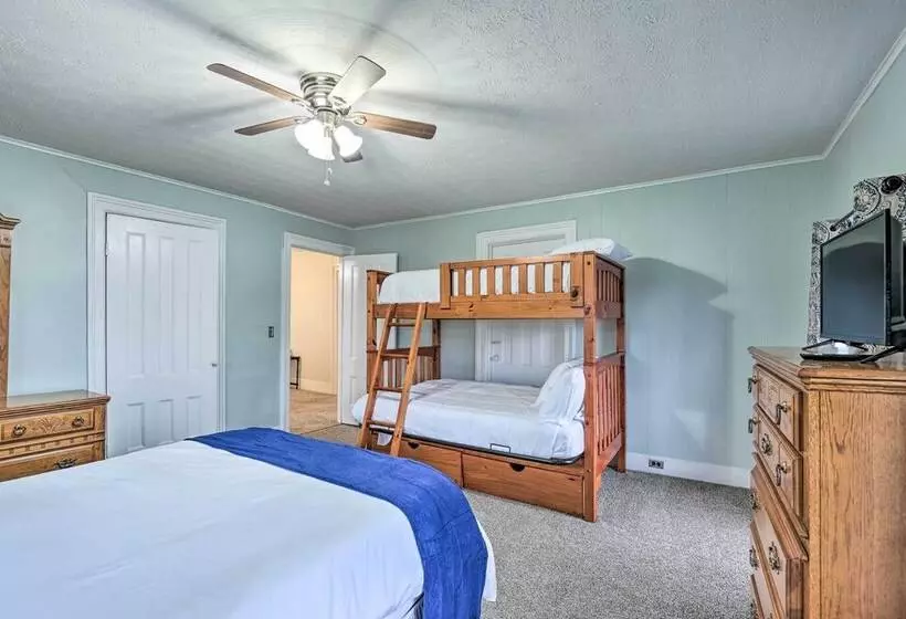 Victorian Home In Penn Yan ~ 1 Mi To Keuka Lake!