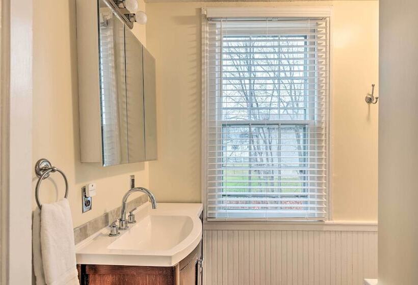 Victorian Home In Penn Yan ~ 1 Mi To Keuka Lake!