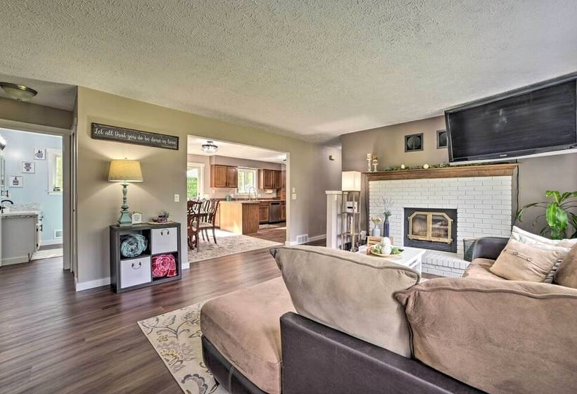 Pet Friendly Home W/ Hot Tub In Northern Michigan!
