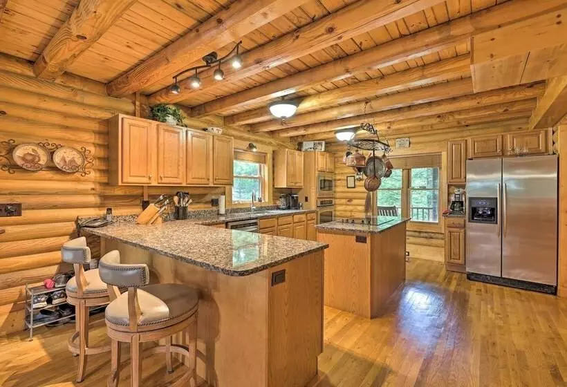 Purlear Luxury, Spacious Log Cabin W/ Mtn Views!