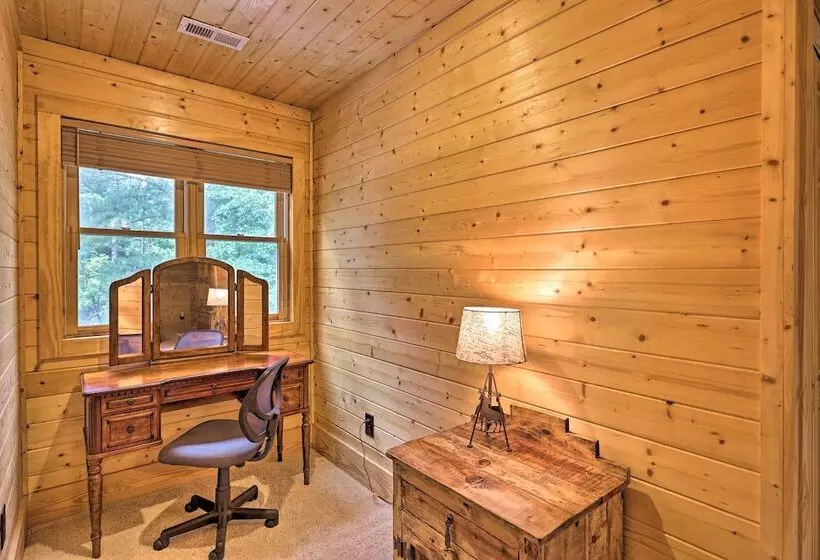 Purlear Luxury, Spacious Log Cabin W/ Mtn Views!