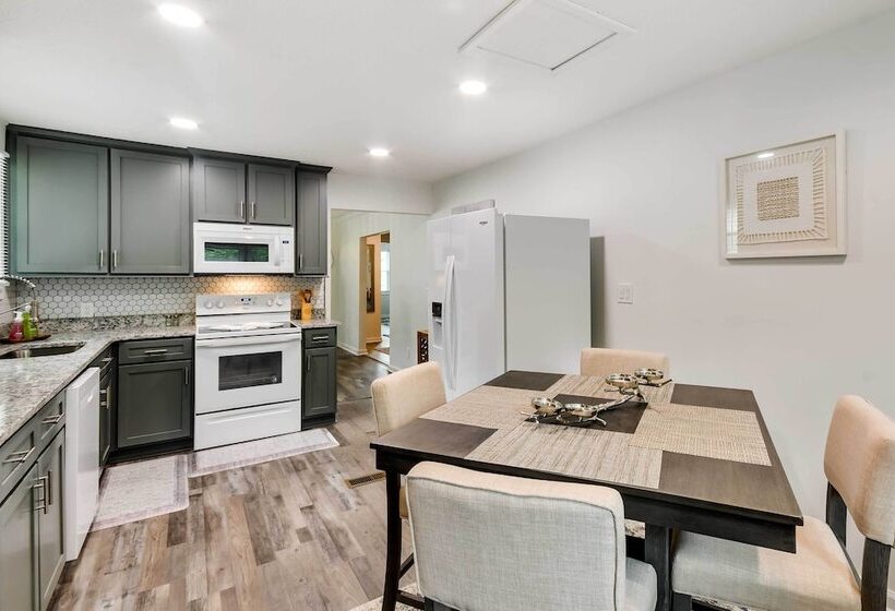 Single Story Home < 1 Mi To Tuskegee University!