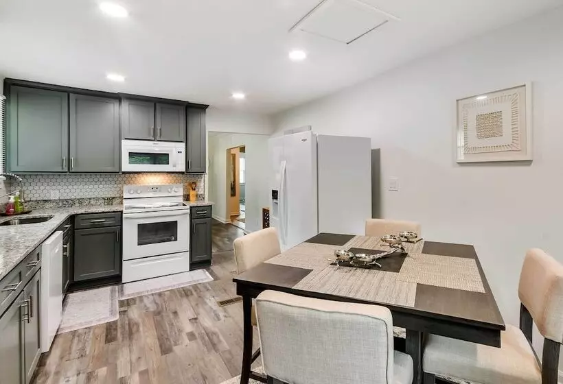 Single Story Home < 1 Mi To Tuskegee University!