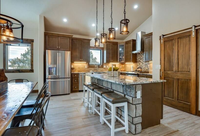 ~ 3 Mi To Granby Ranch: Spacious Cabin Home!