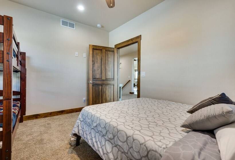 ~ 3 Mi To Granby Ranch: Spacious Cabin Home!