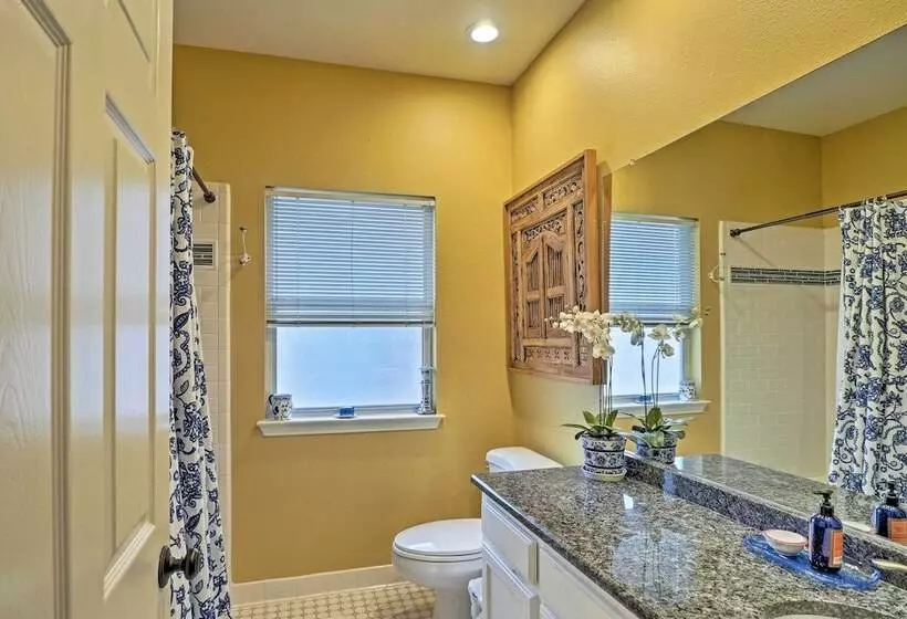 Round Rock Lakefront Home W/ Water Toys & Fire Pit