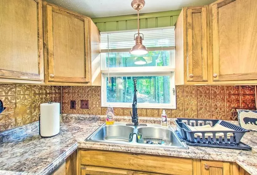 The Dodge Lodge    Near Massanutten Ski Lift!