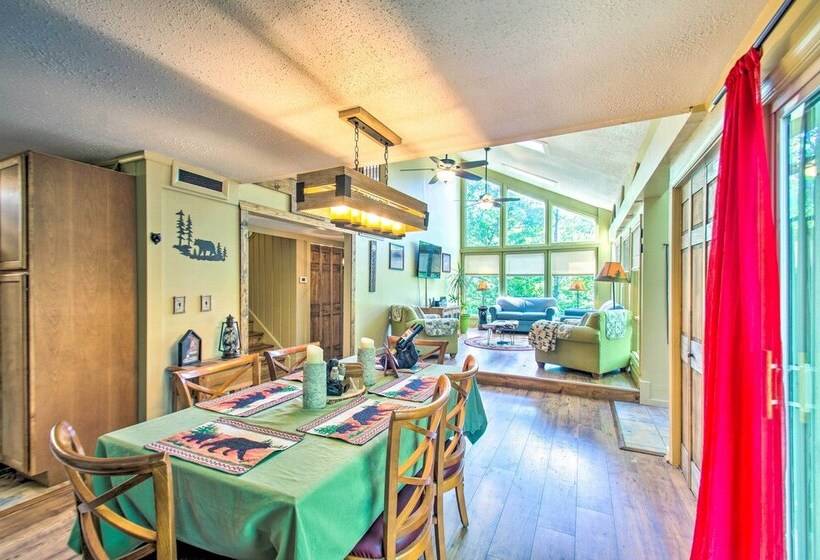 The Dodge Lodge    Near Massanutten Ski Lift!