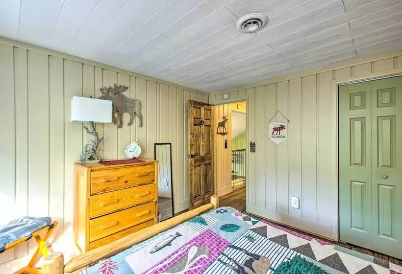 The Dodge Lodge    Near Massanutten Ski Lift!