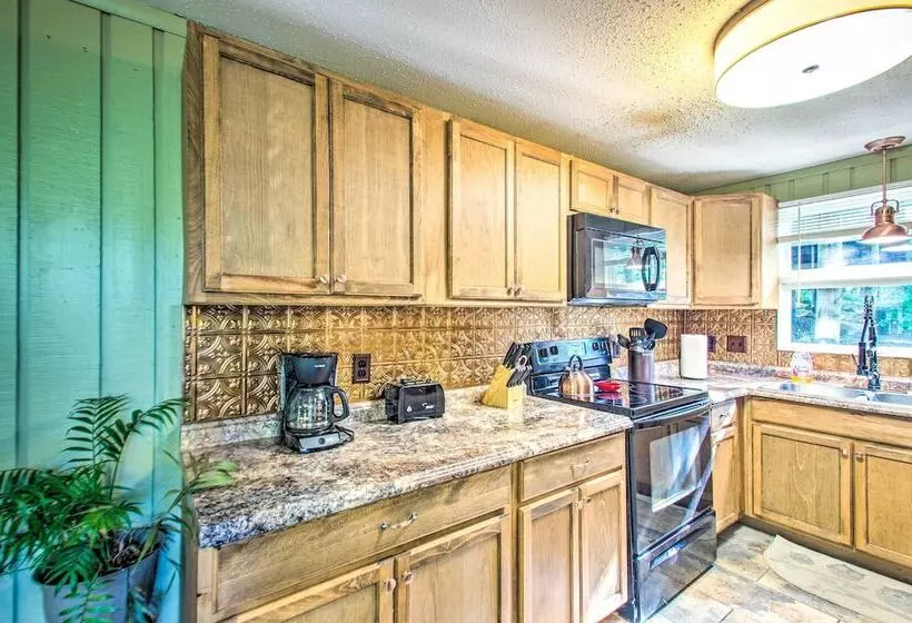 The Dodge Lodge    Near Massanutten Ski Lift!