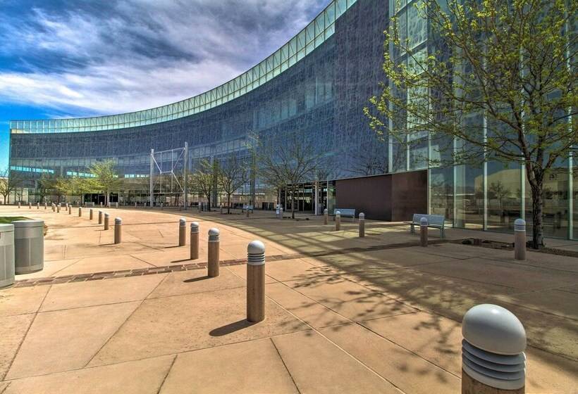 Updated Abq Getaway: Walk To Netflix Studios!