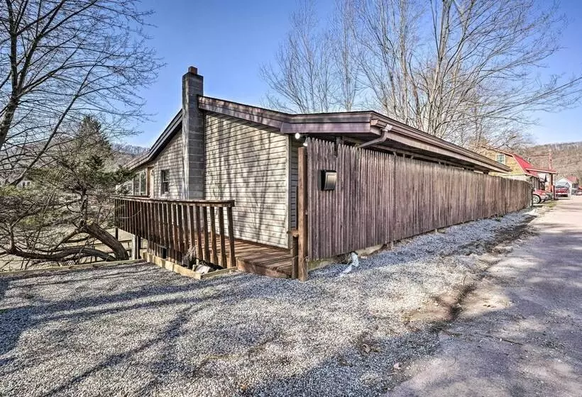 Walkable Friendsville Home On The River!