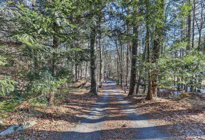 Near Masthope Mountain: Waterfront Shohola Cabin!