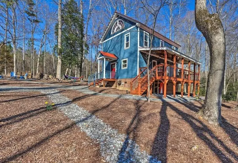 Yadkin Valley Cabin Retreat W/ Deck, Fire Pit
