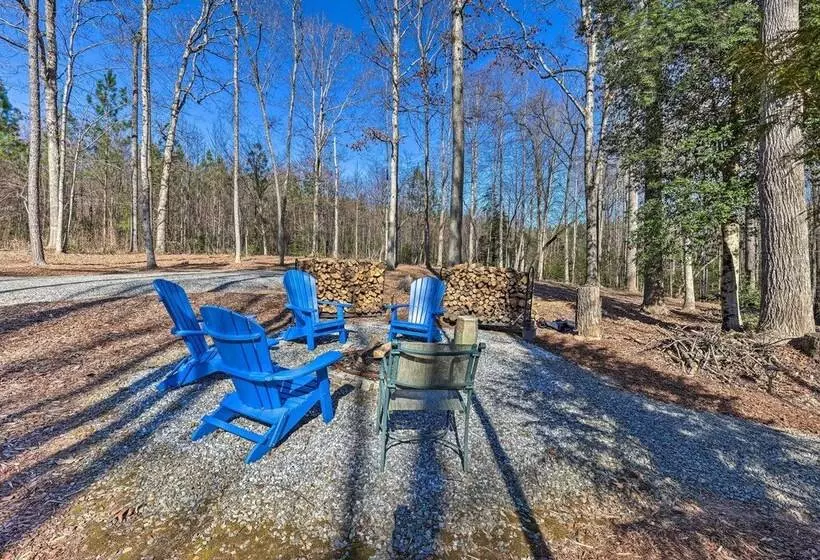 Yadkin Valley Cabin Retreat W/ Deck, Fire Pit