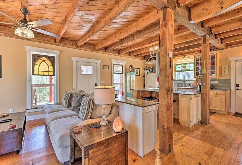 Yadkin Valley Cabin Retreat W/ Deck, Fire Pit