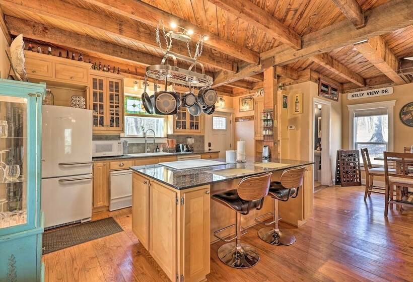 Yadkin Valley Cabin Retreat W/ Deck, Fire Pit