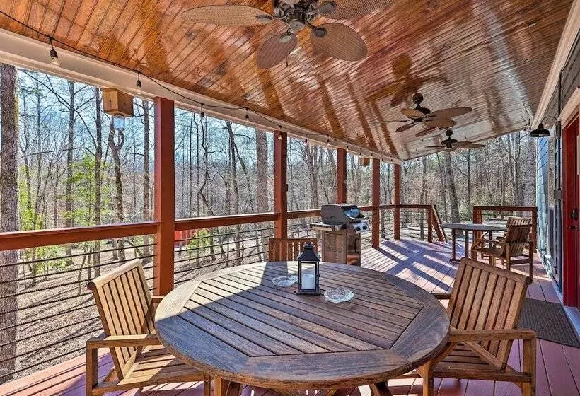 Yadkin Valley Cabin Retreat W/ Deck, Fire Pit
