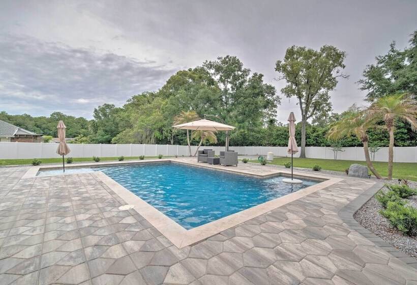 Airy Crystal River Retreat W/ Backyard Oasis!