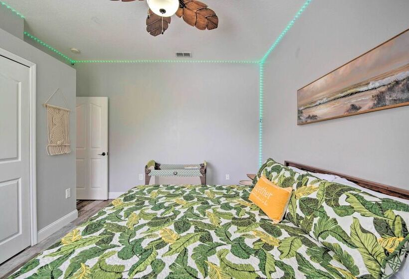 Airy Crystal River Retreat W/ Backyard Oasis!