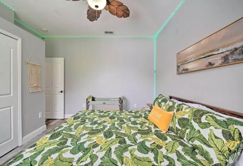 Airy Crystal River Retreat W/ Backyard Oasis!