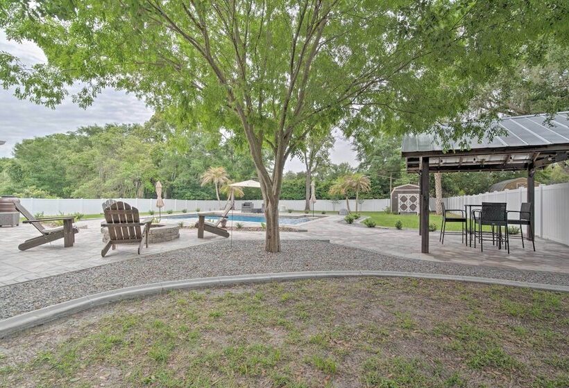 Airy Crystal River Retreat W/ Backyard Oasis!