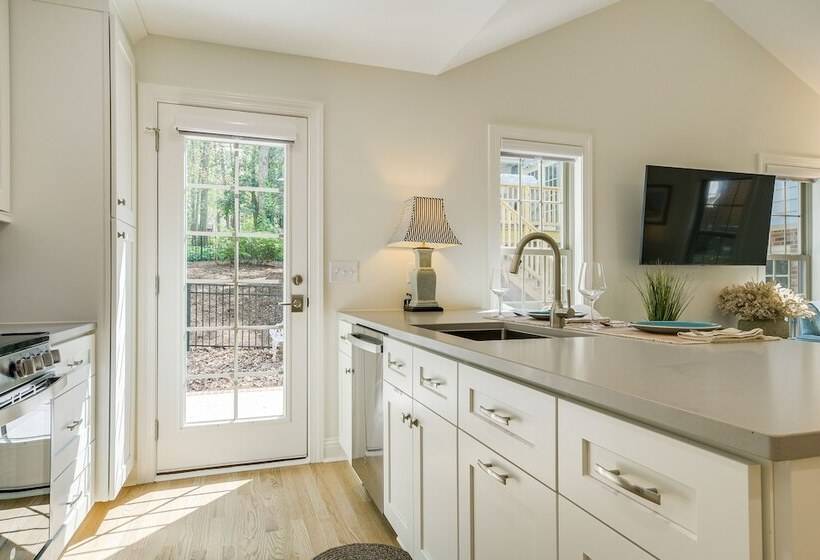 Beautiful Raleigh Cottage Rental: 5 Mi To Downtown