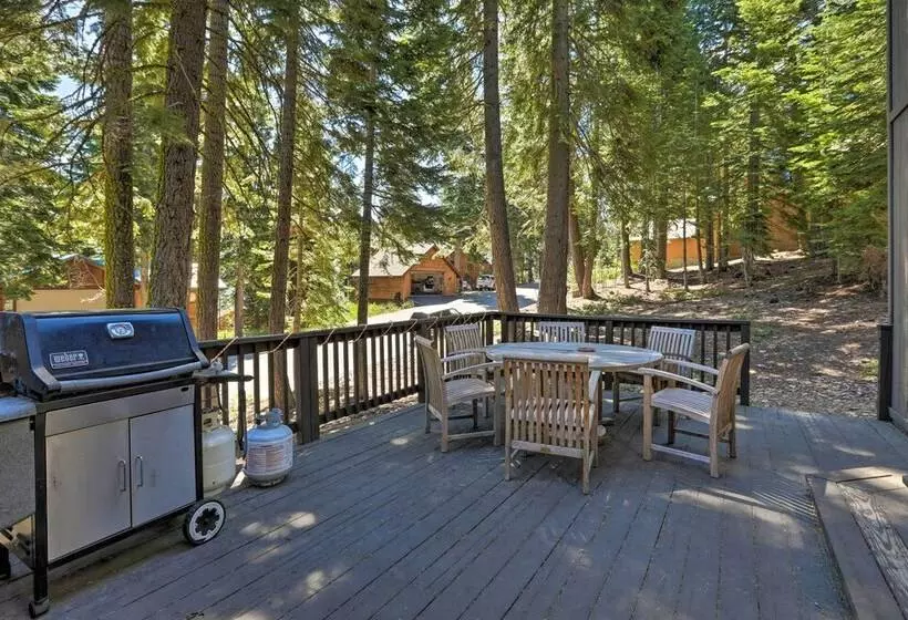North Lake Tahoe Cabin: 4 Mi To The Beach!