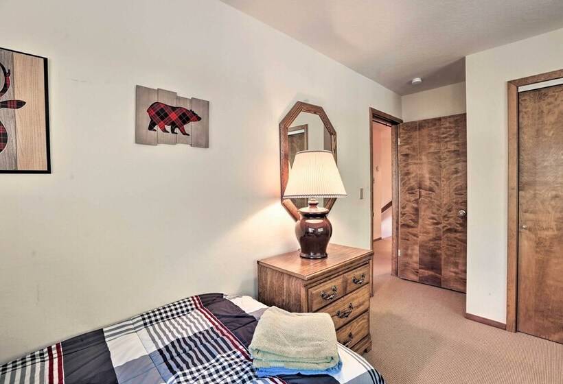 North Lake Tahoe Cabin: 4 Mi To The Beach!