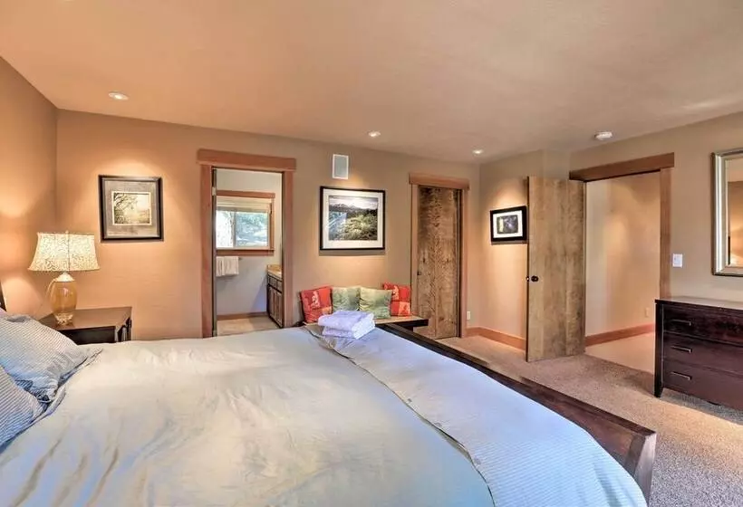 North Lake Tahoe Cabin: 4 Mi To The Beach!