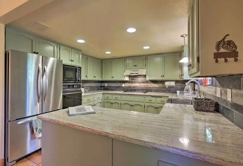 North Lake Tahoe Cabin: 4 Mi To The Beach!