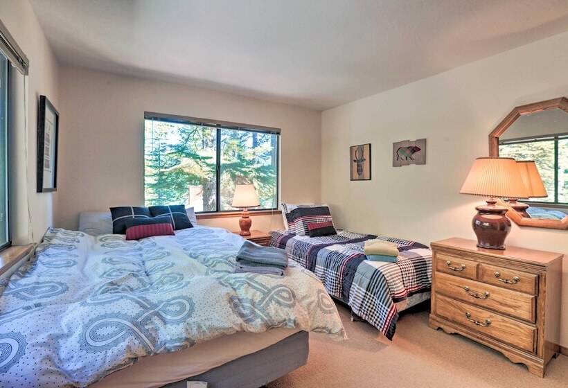 North Lake Tahoe Cabin: 4 Mi To The Beach!