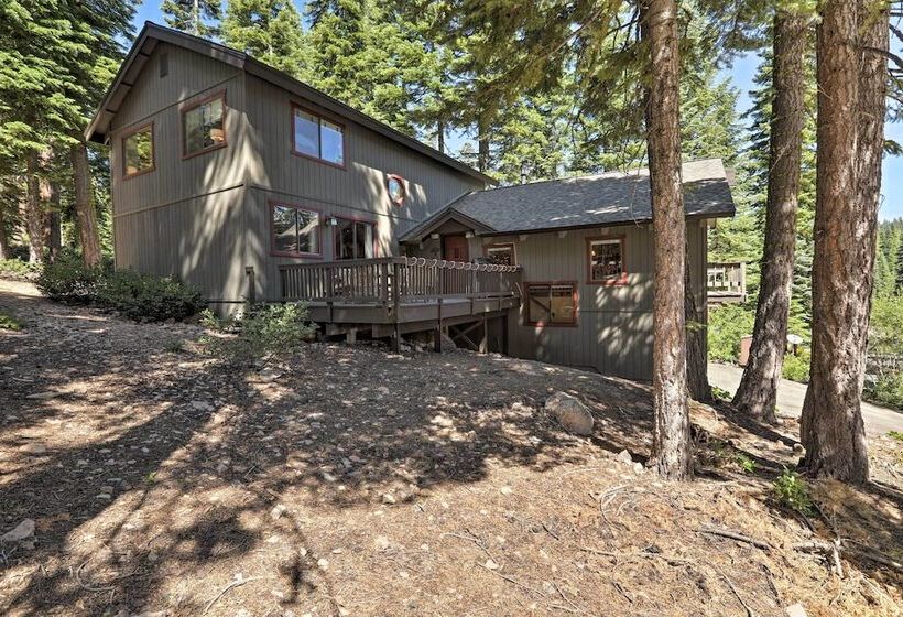 North Lake Tahoe Cabin: 4 Mi To The Beach!