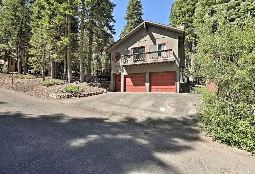 North Lake Tahoe Cabin: 4 Mi To The Beach!