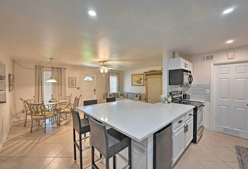 Bright Naples Home   4 Mi To Botanic Gardens!