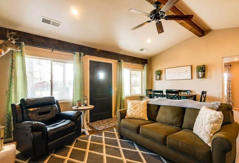 Bright Panguitch Escape W/ Spacious Yard!