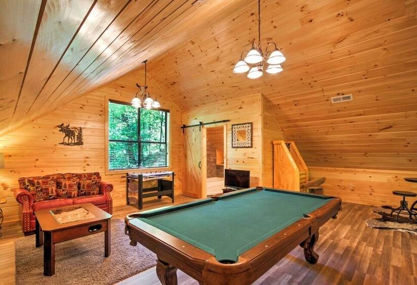 Gatlinburg Cabin W/ Hot Tub: 5 Mi To Downtown