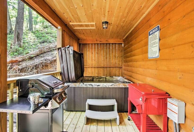Gatlinburg Cabin W/ Hot Tub: 5 Mi To Downtown