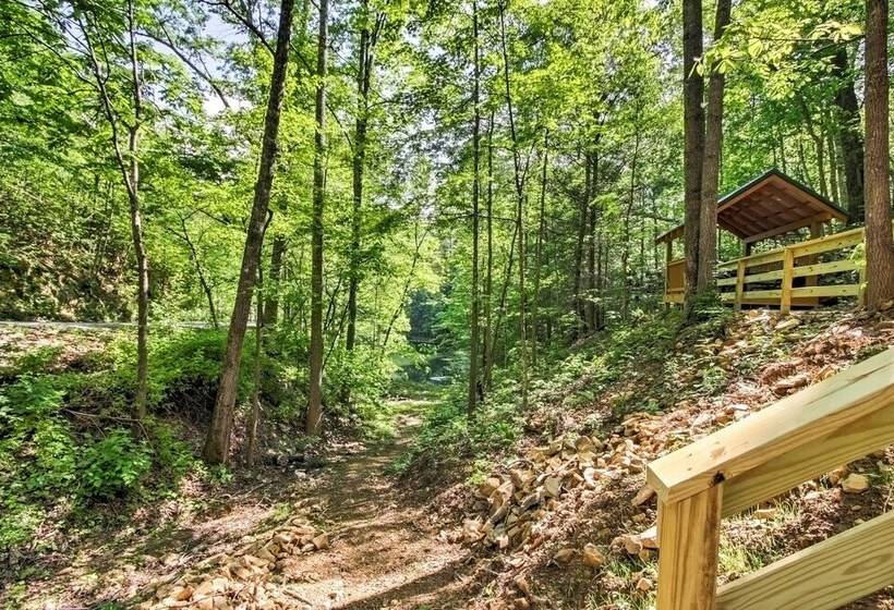 Gatlinburg Cabin W/ Hot Tub: 5 Mi To Downtown