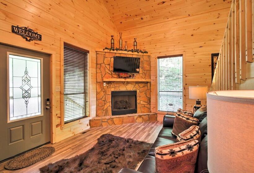Gatlinburg Cabin W/ Hot Tub: 5 Mi To Downtown