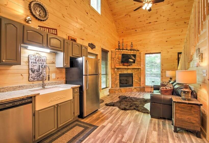 Gatlinburg Cabin W/ Hot Tub: 5 Mi To Downtown