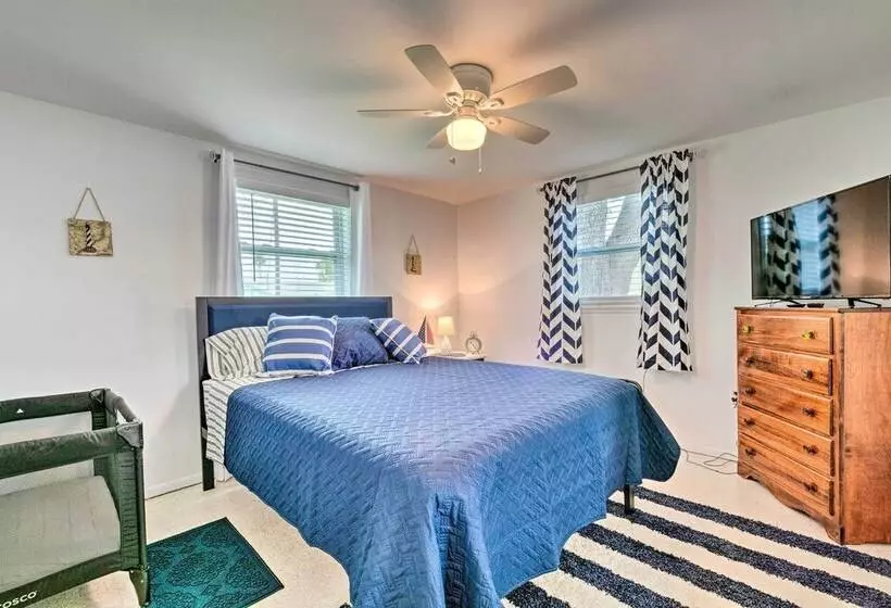 Canalfront Hudson Home W/private Dock & Yard!