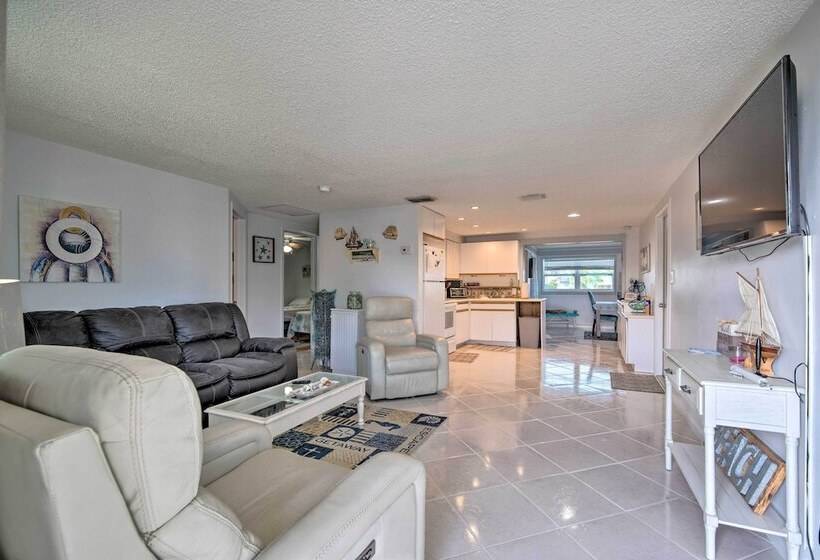 Canalfront Hudson Home W/private Dock & Yard!