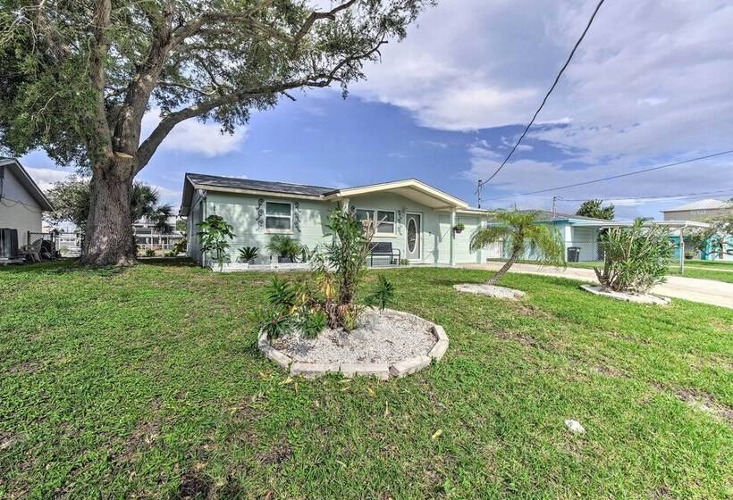 Canalfront Hudson Home W/private Dock & Yard!