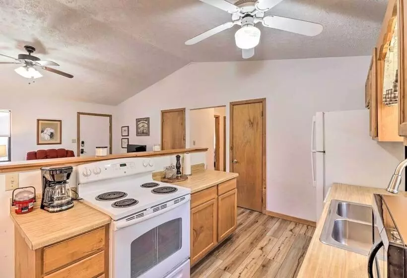 Walk To White River: Home W/ Deck In Flippin!