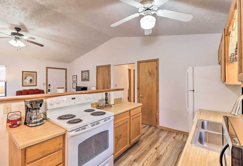 Walk To White River: Home W/ Deck In Flippin!