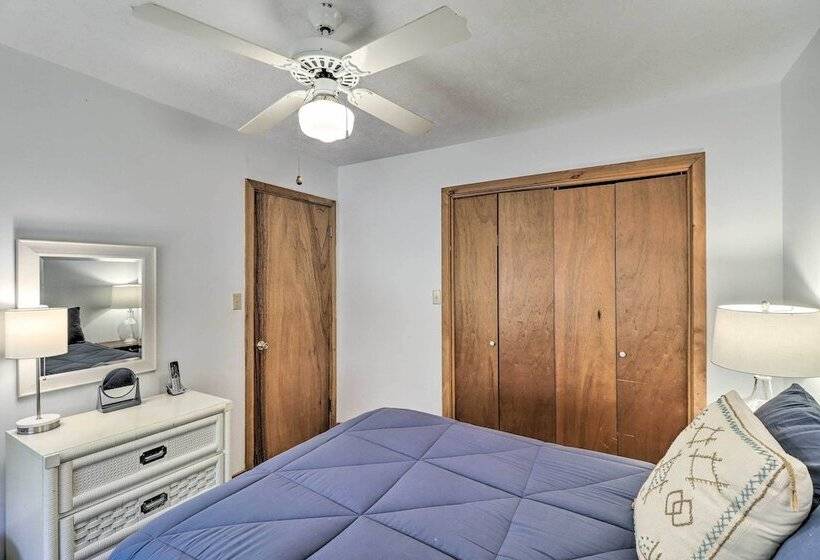 Walk To White River: Home W/ Deck In Flippin!