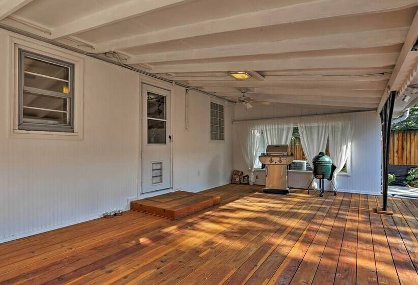 Englewood Retreat W/ Yard & Deck: Near Downtown!
