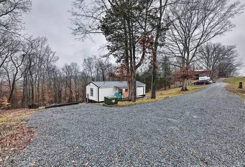 Ewing Cottage Escape W/ Deck & Fire Pit!