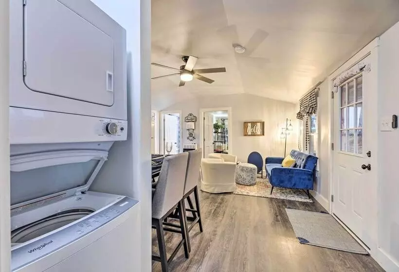 Ewing Cottage Escape W/ Deck & Fire Pit!